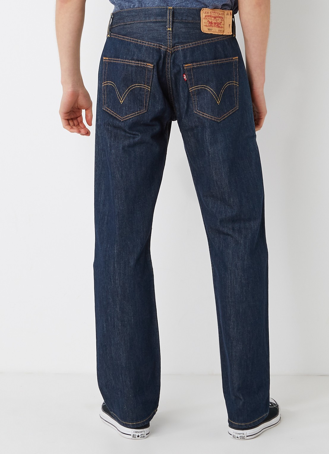 Levi's 501 mid waist straight leg jeans met donkere wassing - achterkant indigo