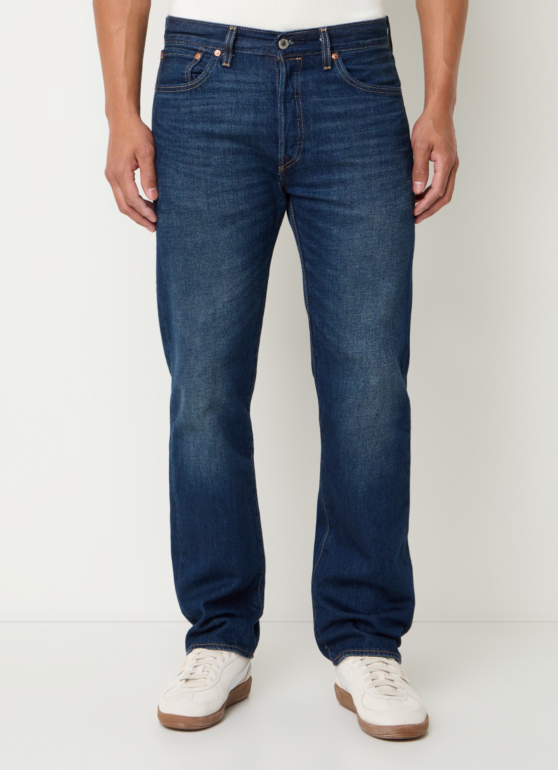 Levi's 501 straight leg jeans met donkere wassing - detail indigo