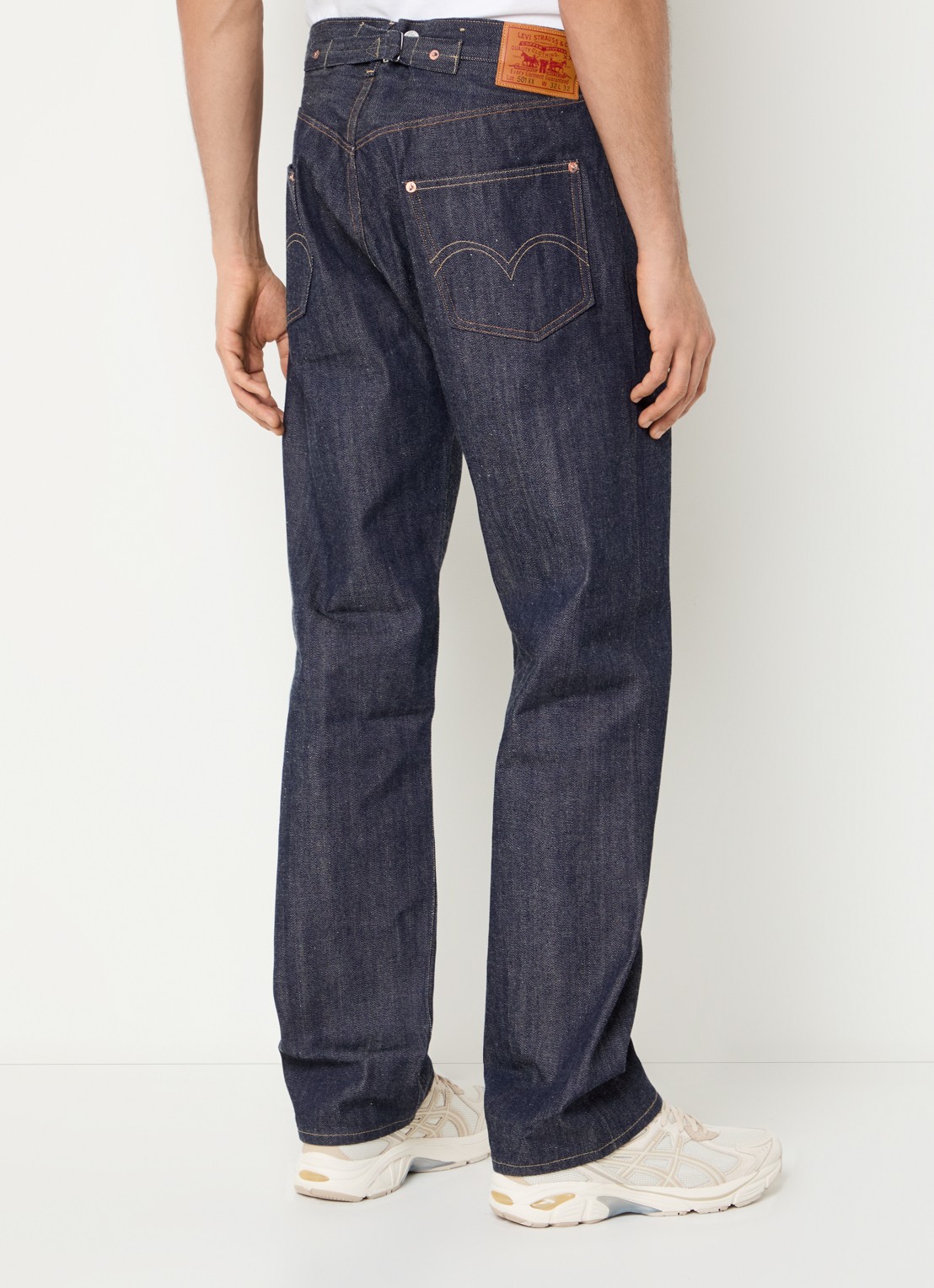 Levi's 501 straight leg jeans met donkere wassing - achterkant indigo