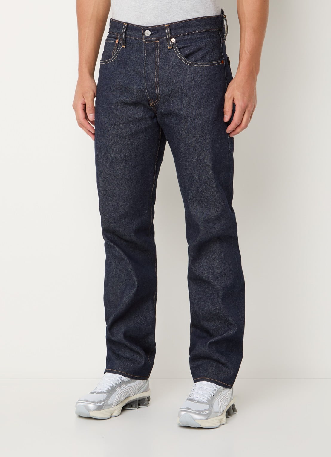 Levi's 501 straight leg jeans met donkere wassing - detail indigo