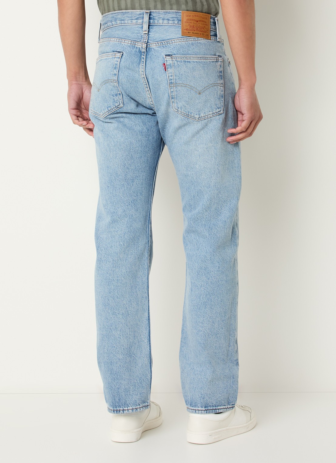 Levi's 501 straight leg jeans met lichte wassing - achterkant indigo