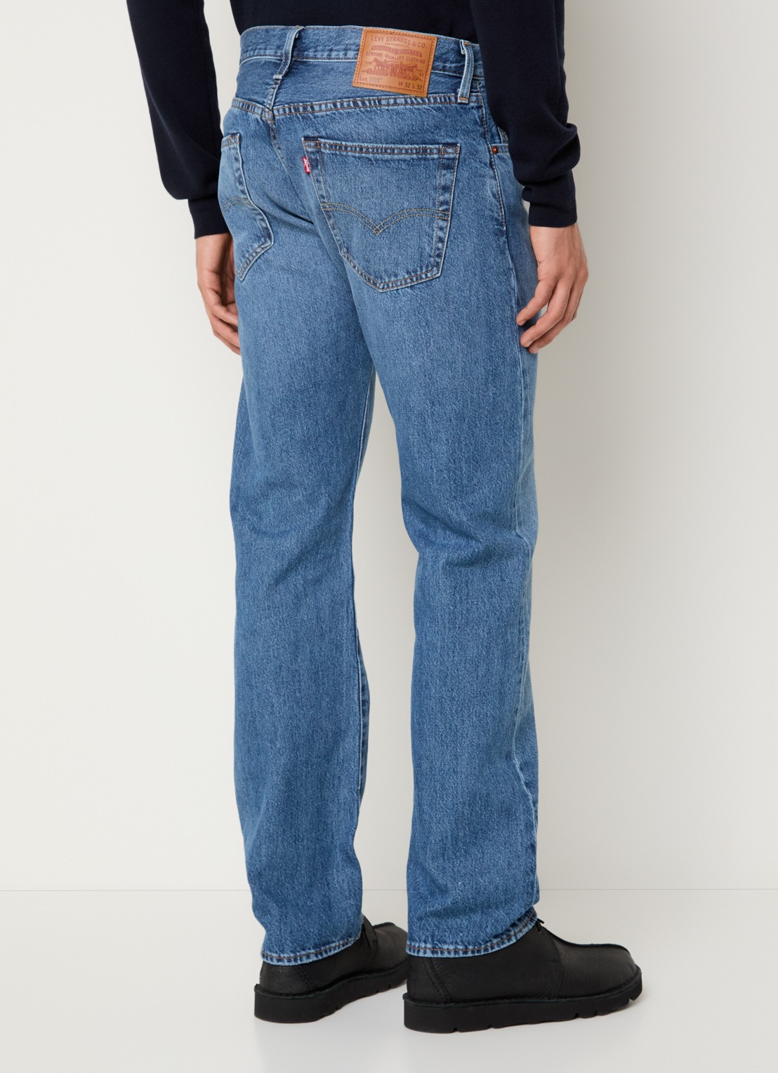 Levi's 501 straight leg jeans met medium wassing - achterkant 3 indigo