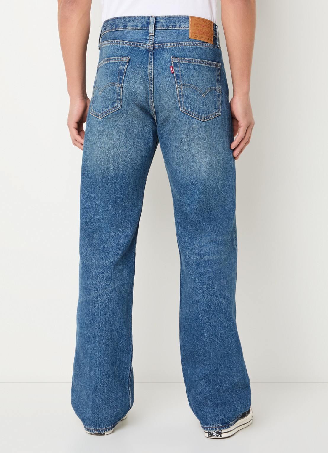 Levi's 501 straight leg jeans met medium wassing - achterkant 5 indigo
