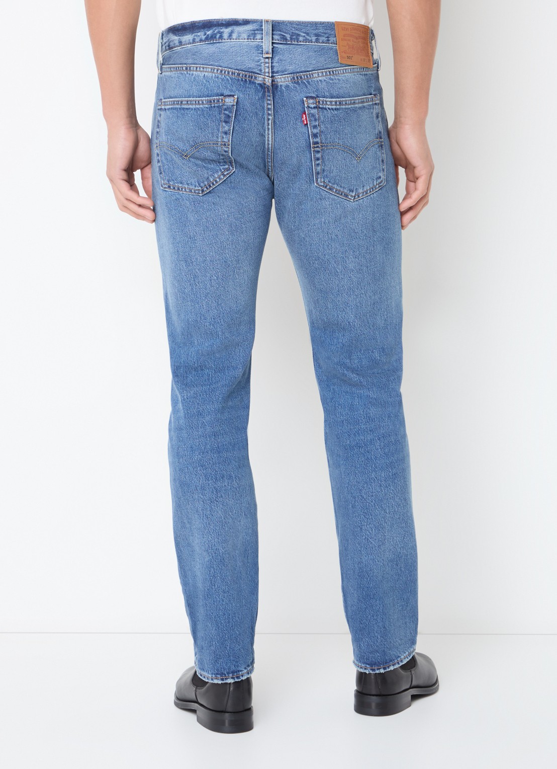 Levi's 501 straight leg jeans met steekzakken - achterkant indigo