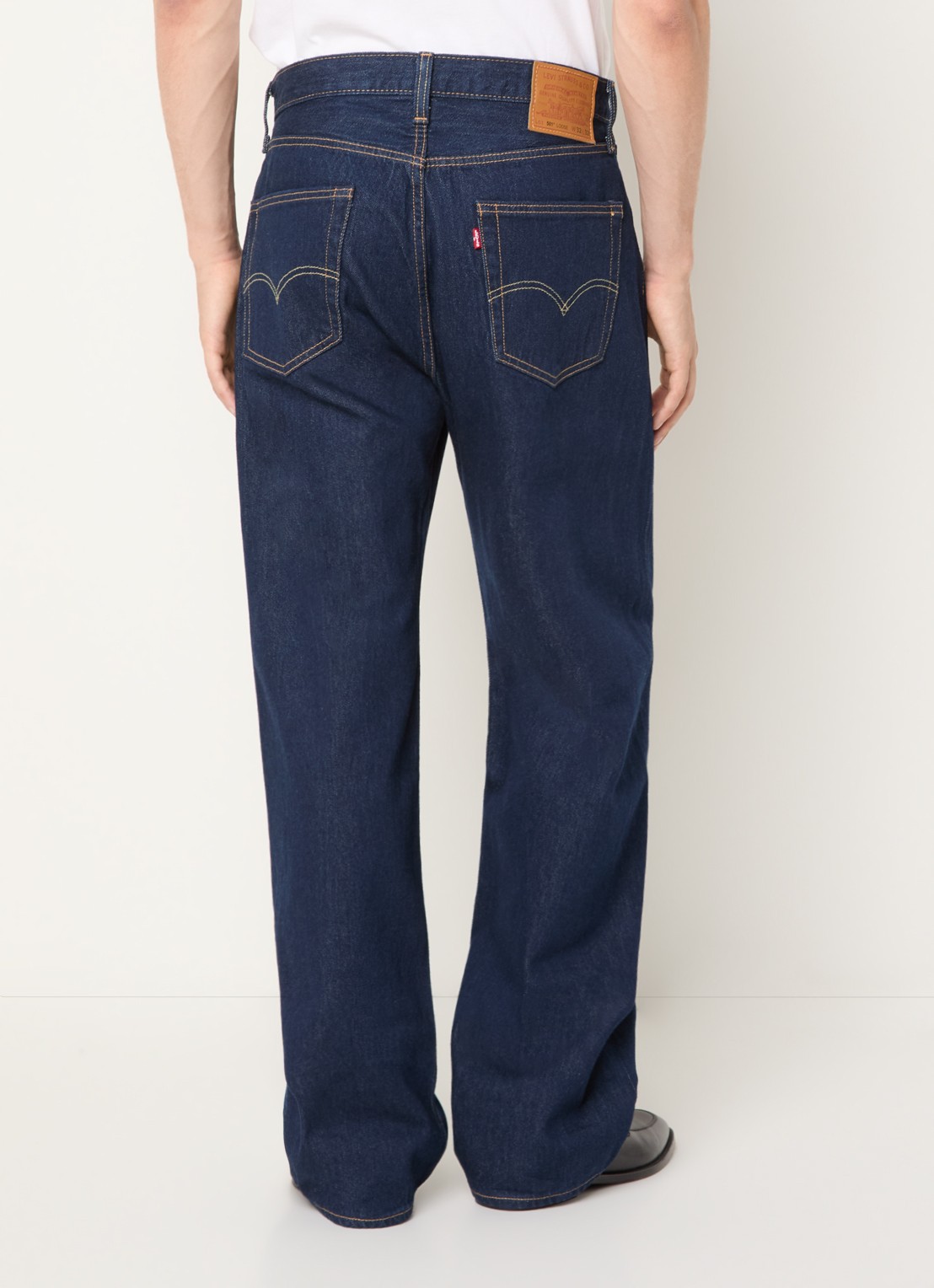 Levi's 501 wide leg jeans met donkere wassing  - achterkant indigo