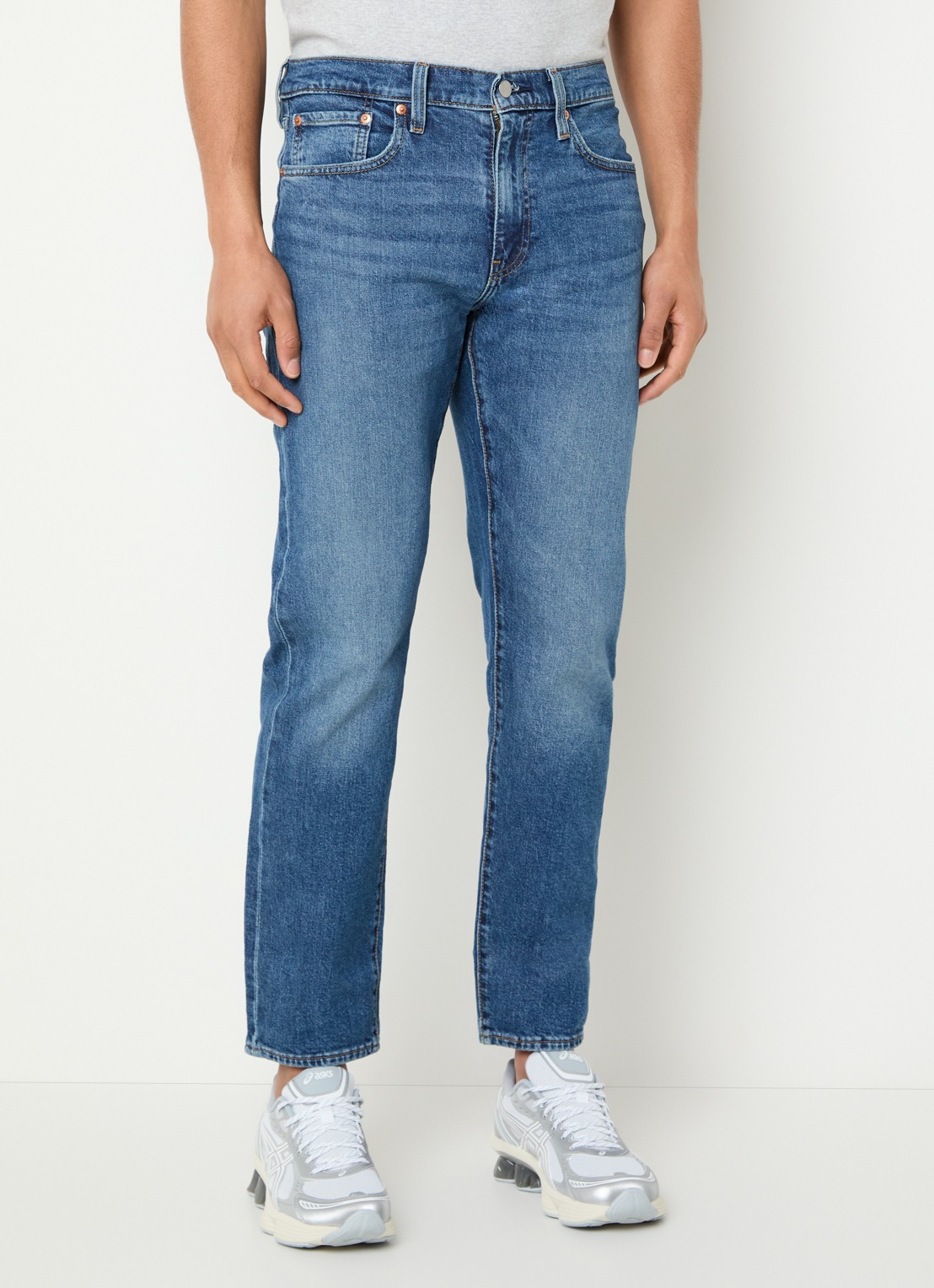 Levi's 502 tapered jeans met medium wassing - detail indigo