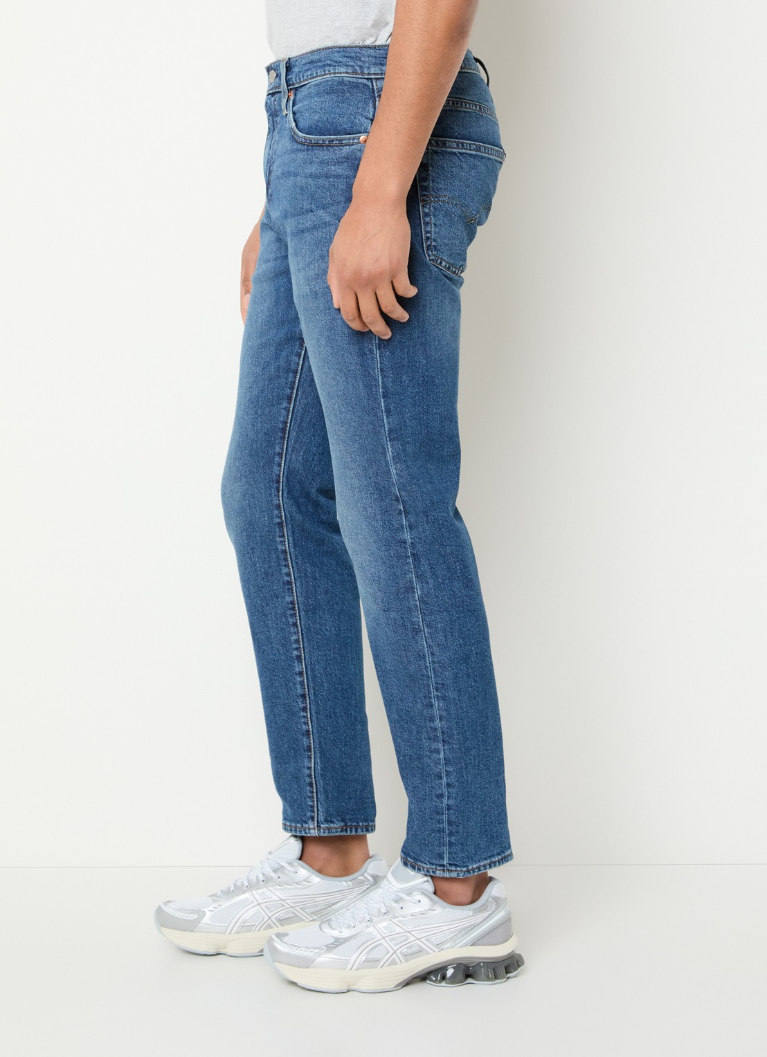 Levi's 502 tapered jeans met medium wassing - detail 2 indigo