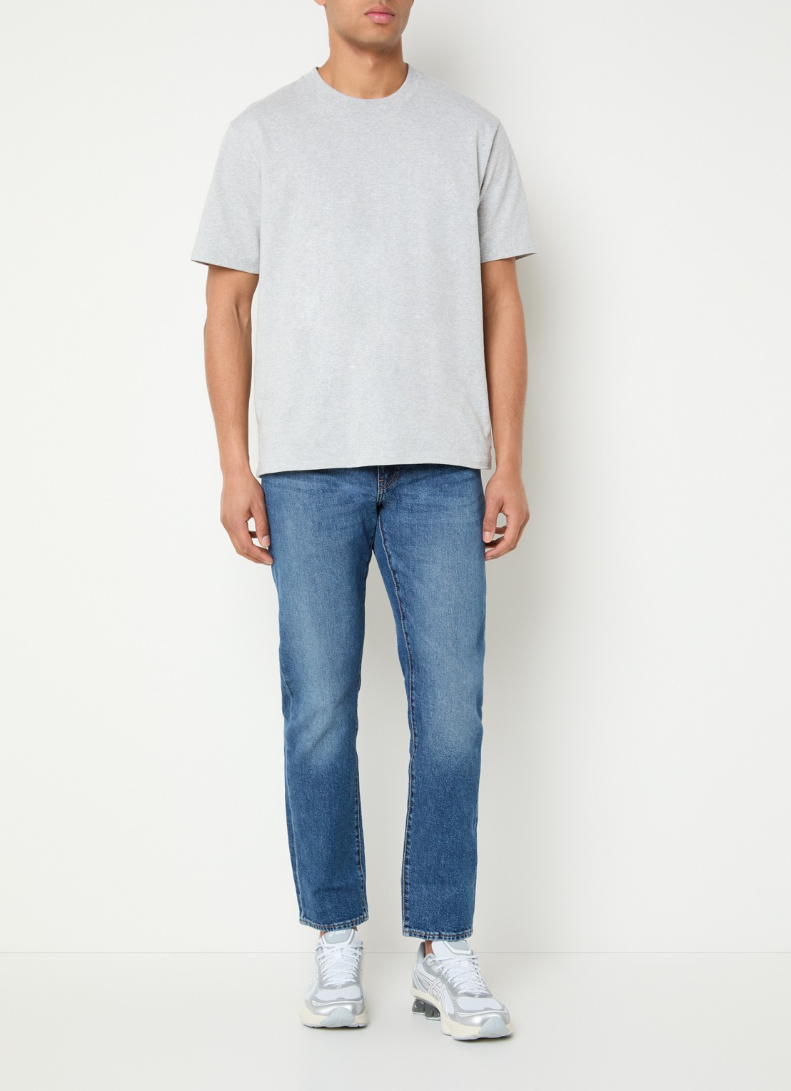 Levi's 502 tapered jeans met medium wassing - voorkant 5 indigo