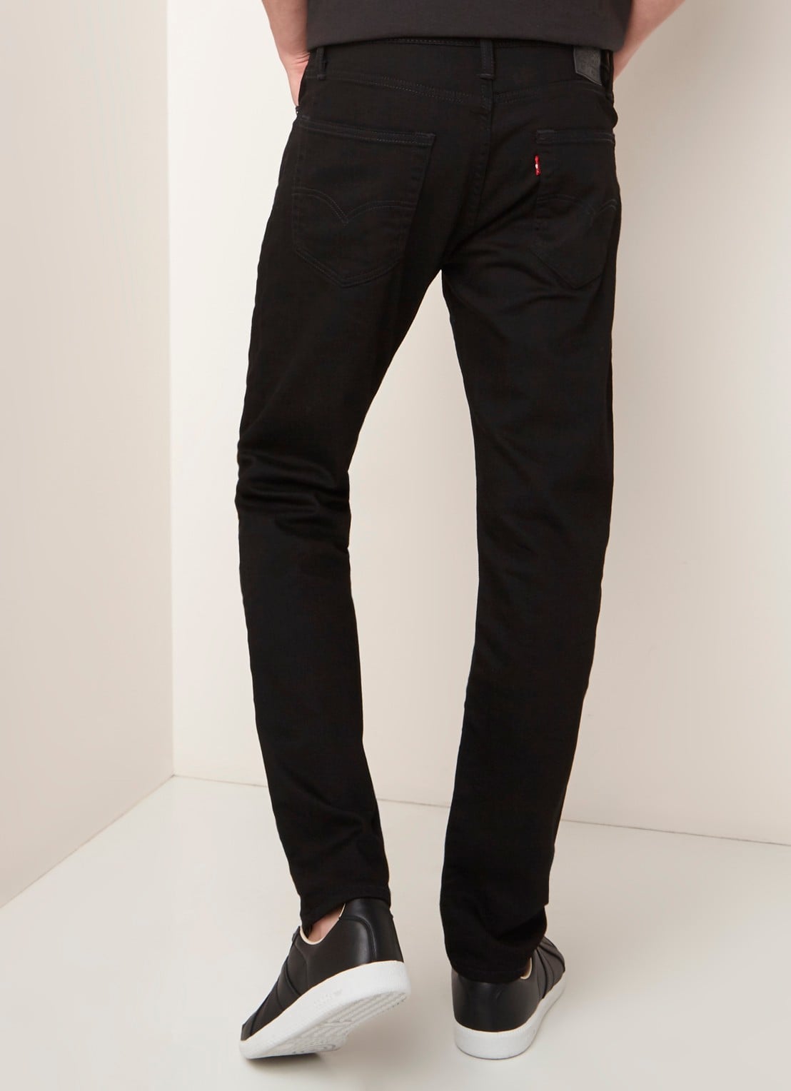 Levi's 502 tapered jeans met stretch - achterkant zwart