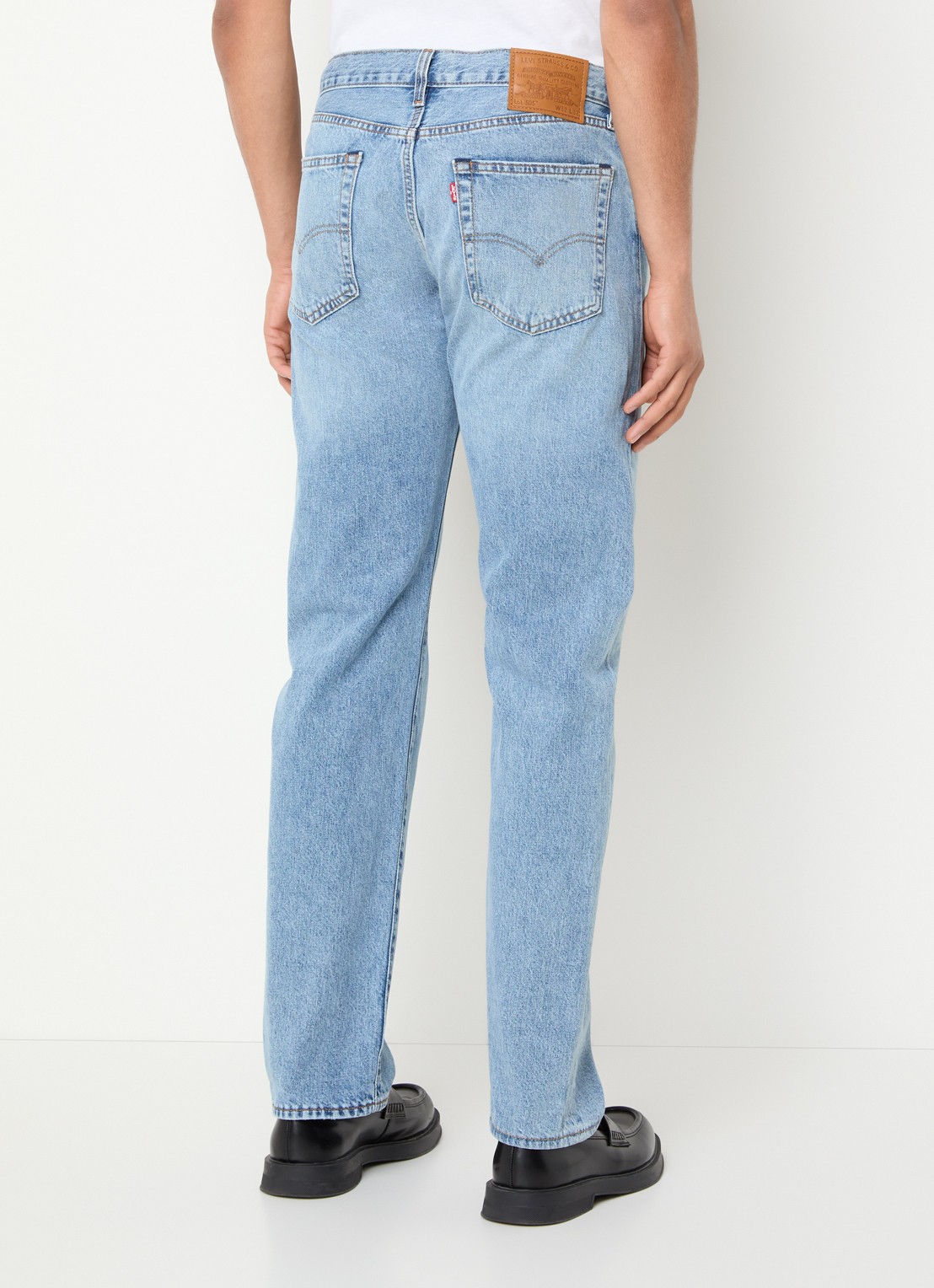 Levi's 505 straight leg jeans met lichte wassing - achterkant indigo