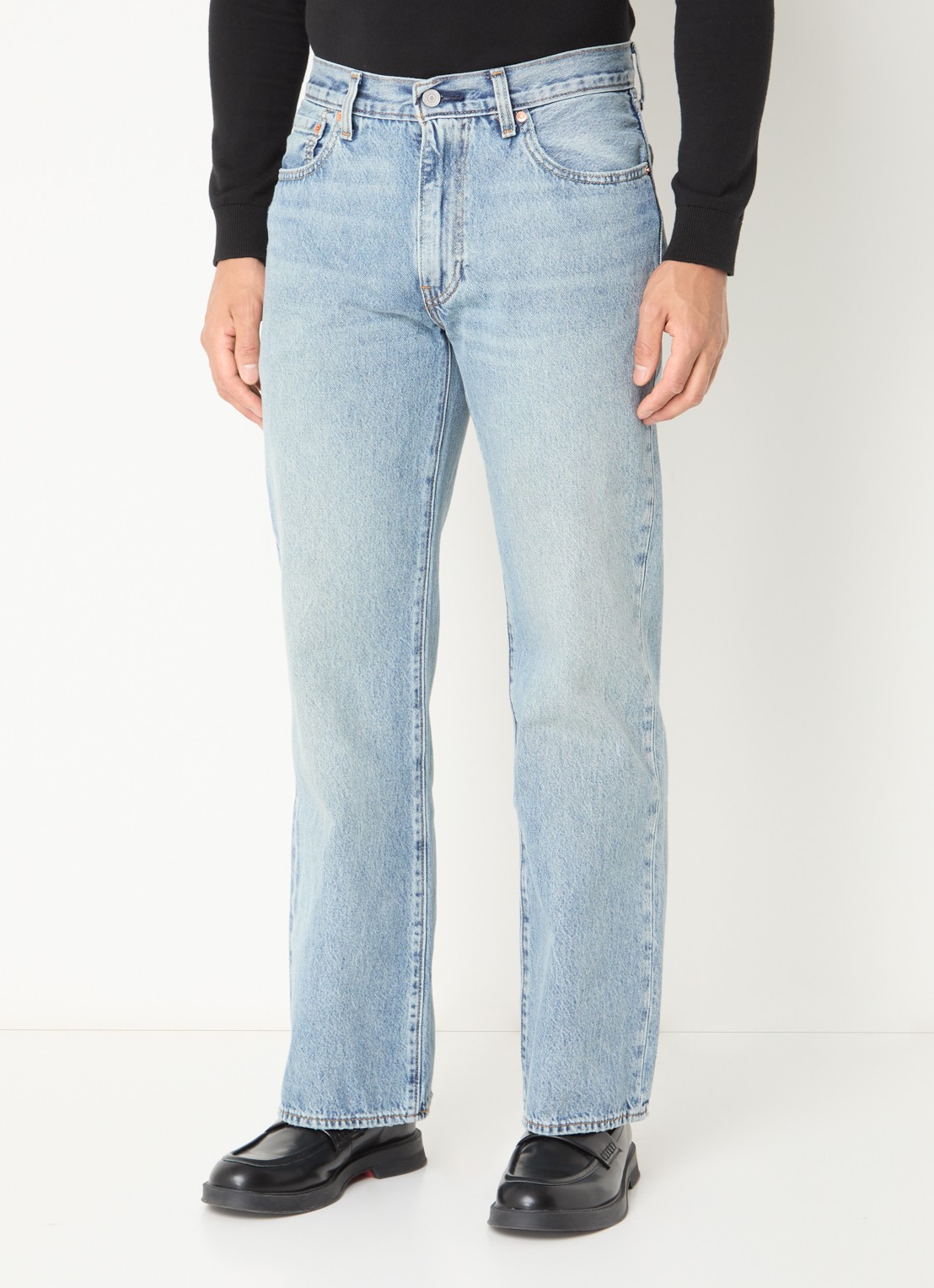 Levi's 567 straight leg jeans met medium wassing - detail indigo