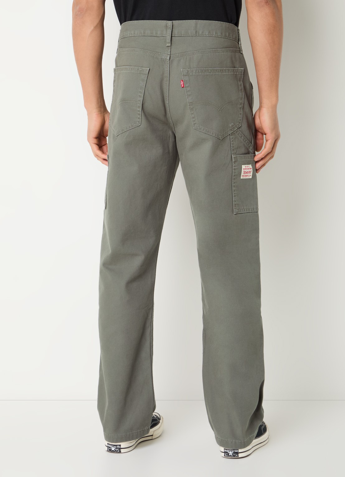 Levi's 568 loose fit cargobroek met steekzakken - achterkant olijfgroen