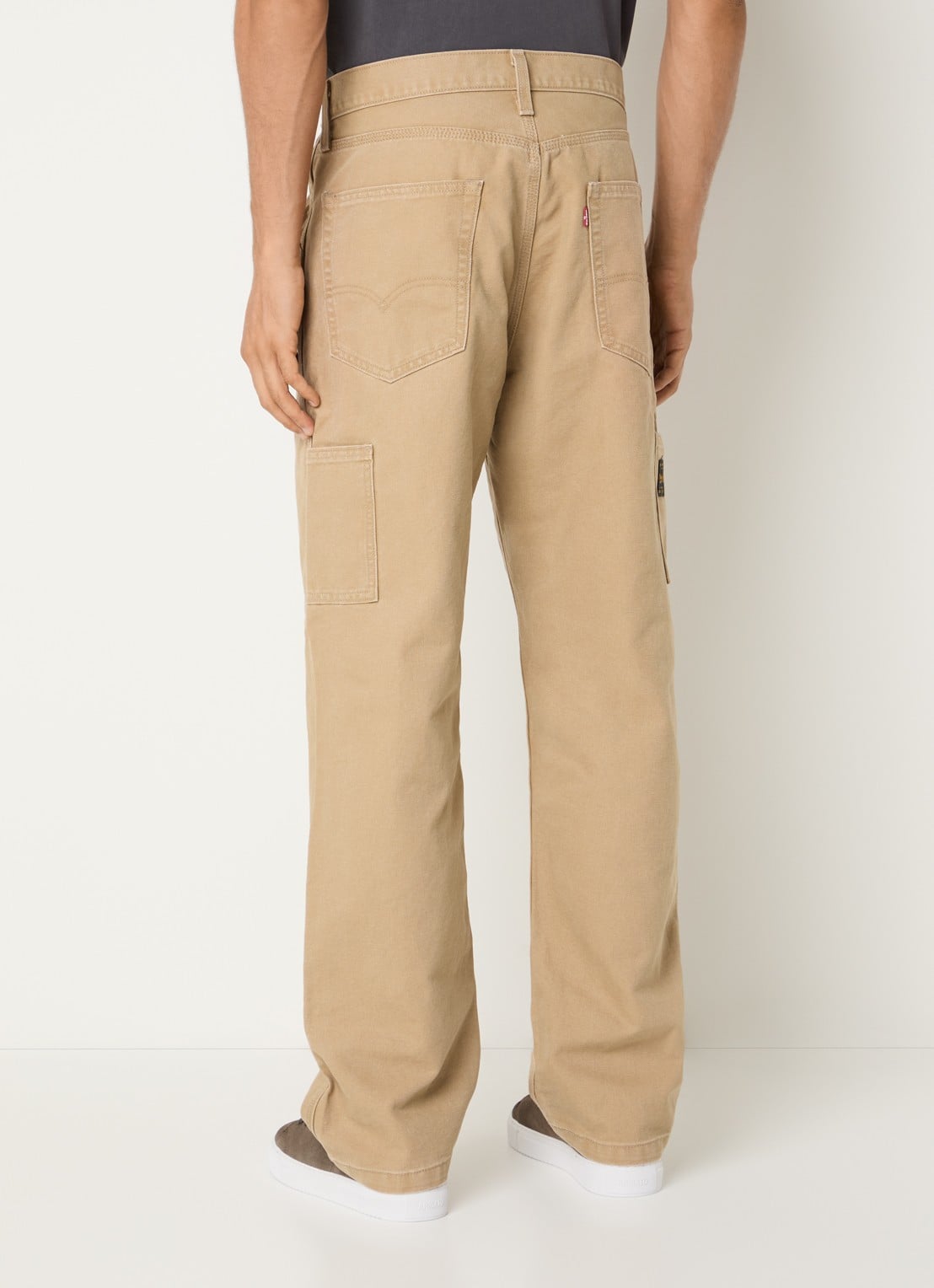 Levi's 568 loose fit cargobroek met steekzakken - achterkant 3 oranjebruin
