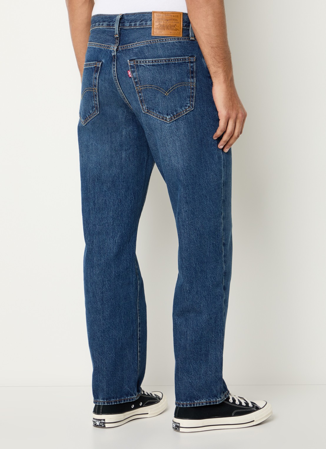 Levi's 568 straight leg jeans met medium wassing - achterkant 3 indigo