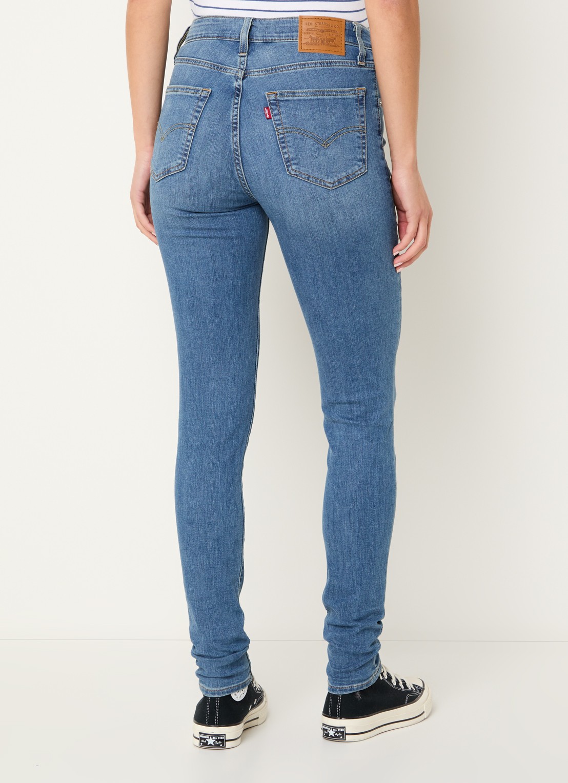 Levi's 721 high waist skinny jeans met medium wassing - achterkant 3 indigo