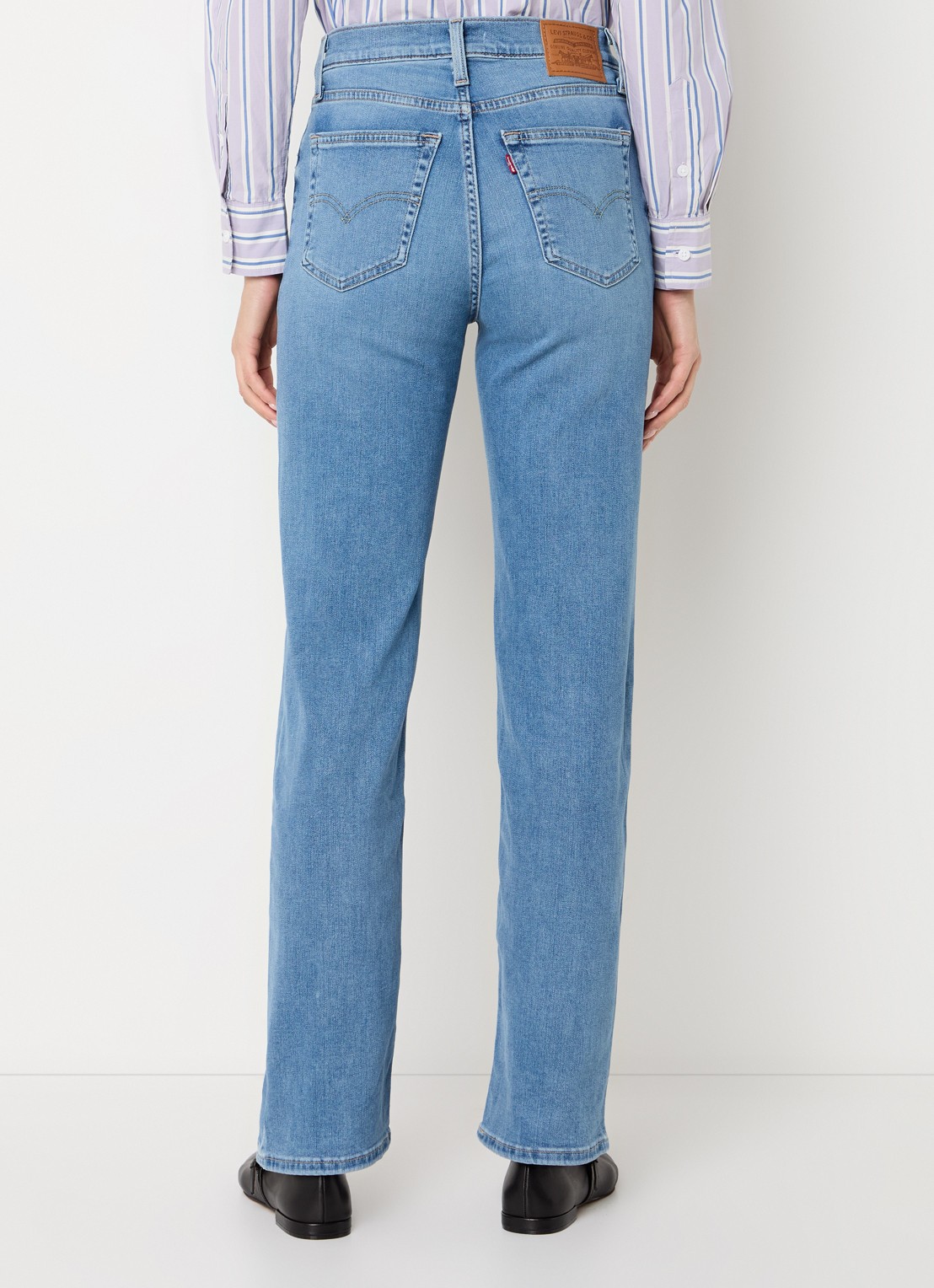 Levi's 723 high waist straight fit jeans met lichte wassing - achterkant indigo