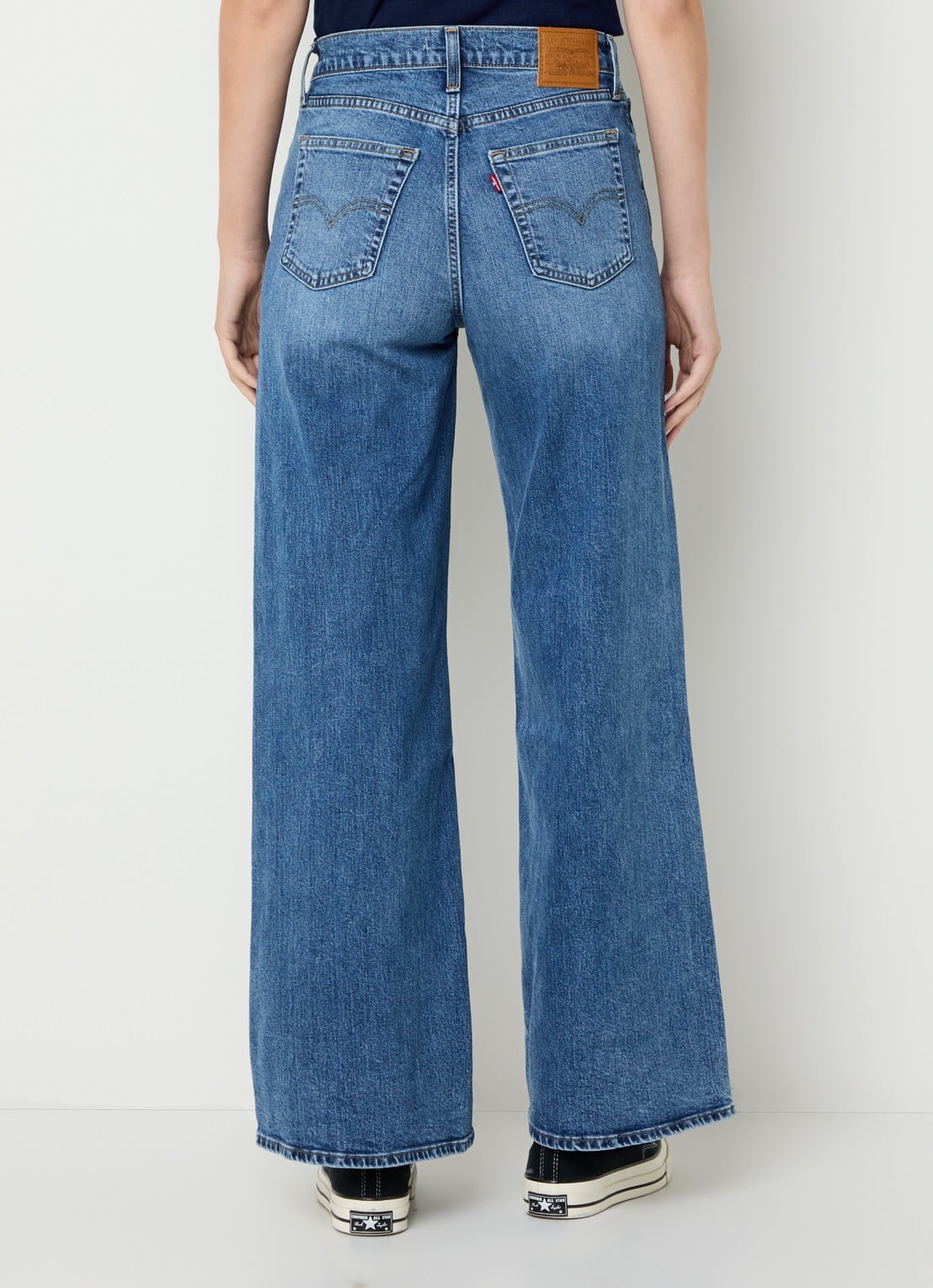 Levi's 728 high waist wide leg jeans met medium wassing - achterkant 3 indigo