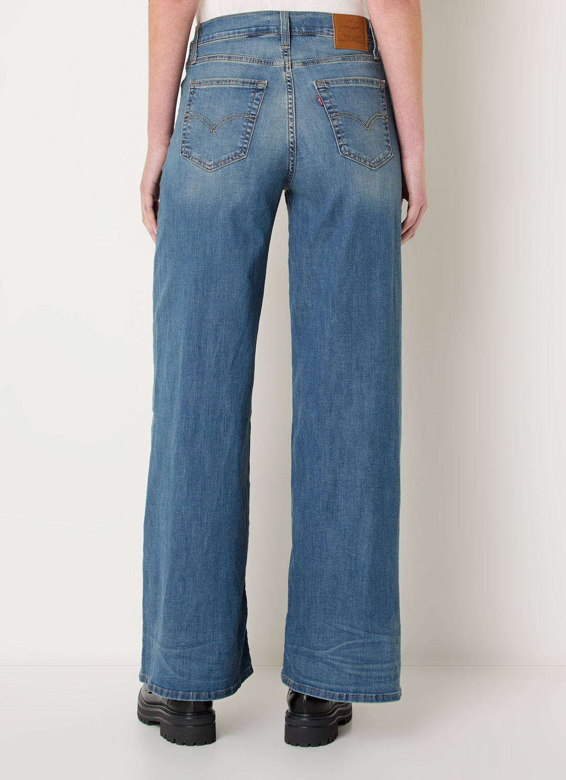 Levi's 728 high waist wide leg jeans met medium wassing - achterkant 3 indigo