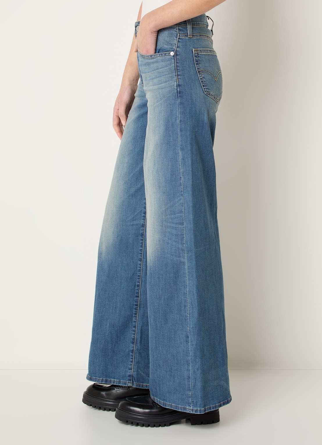 Levi's 728 high waist wide leg jeans met medium wassing - detail 5 indigo