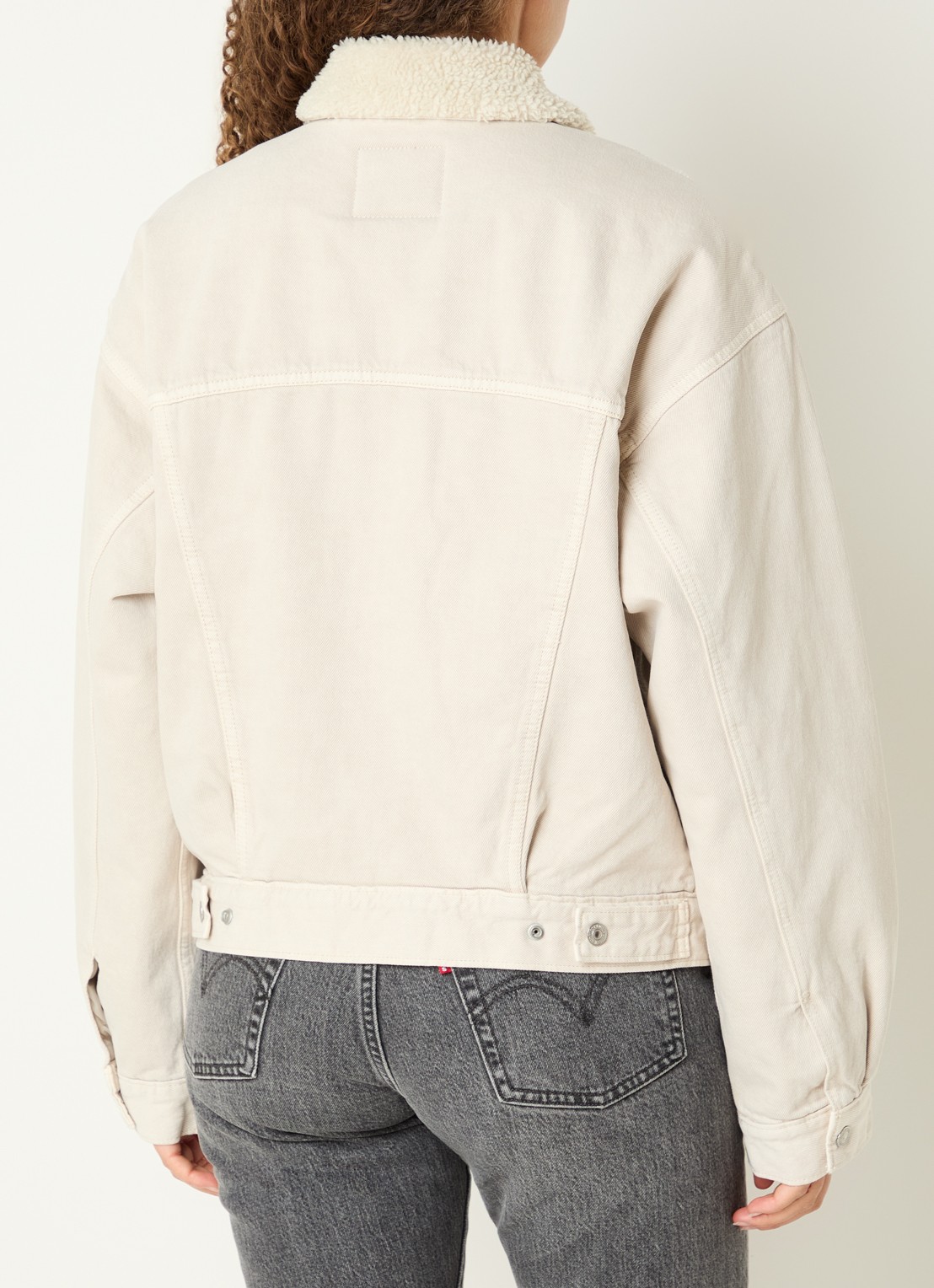 Levi's 90s Sherpa Trucker spijkerjas met teddy voering en steekzakken - achterkant 2 creme