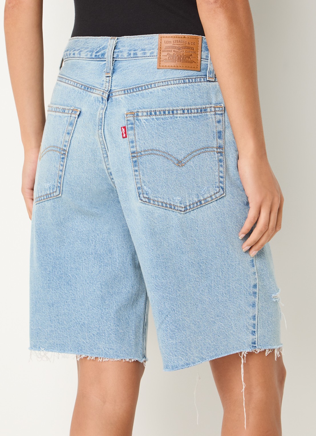 Levi's Baggy Dad high waist loose fit korte broek van denim met destroyed afwerking - achterkant 4 indigo