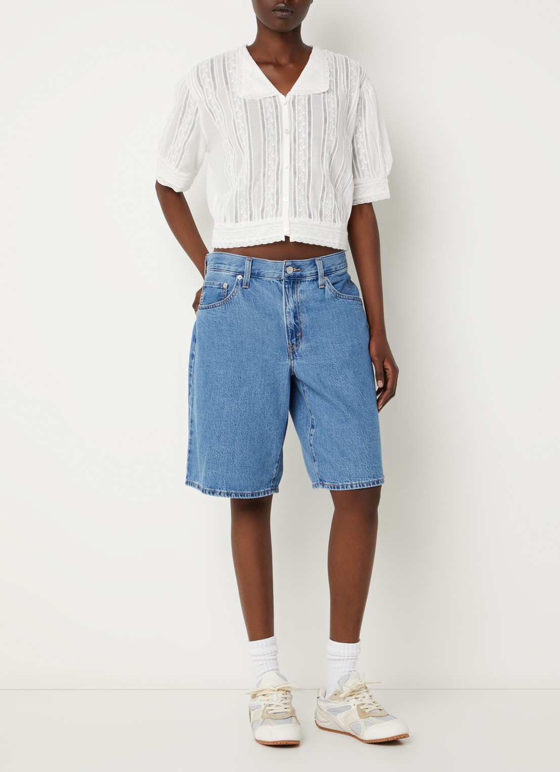 Levi's Blue Tab cropped blouse met broderie - voorkant 3 gebroken wit