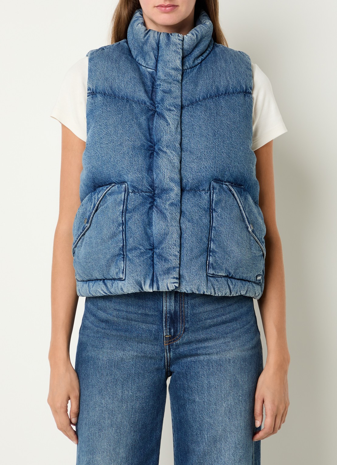 Levi's Bodywarmer van denim met donsvulling - detail blauw