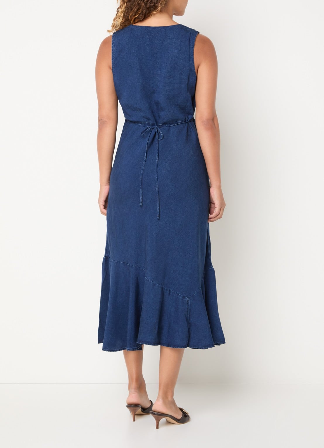 Levi's Brita midi jurk van denim met V-hals - achterkant indigo