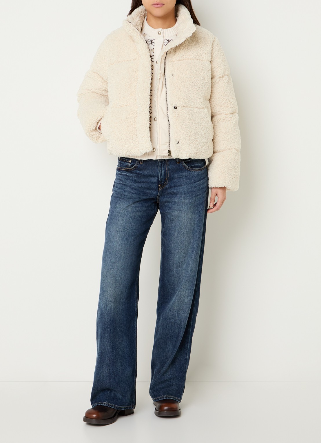 Levi's Brynn cropped puffer jack van teddy met steekzakken - voorkant 2 creme