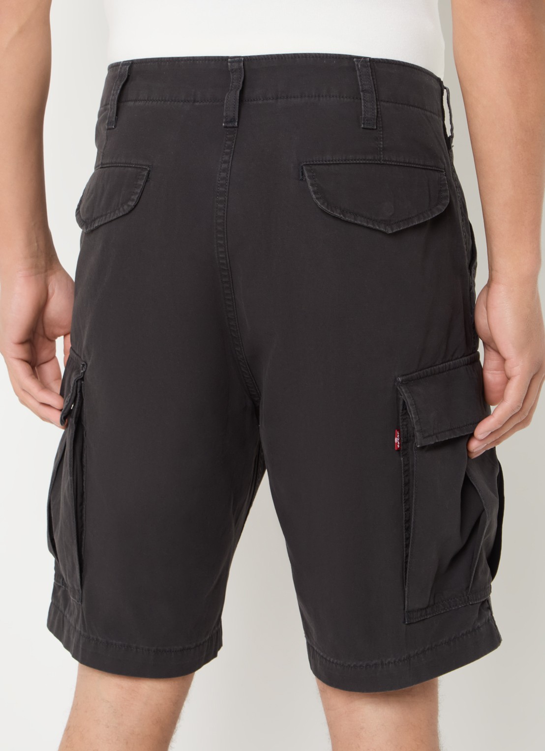 Levi's Carrier loose fit korte cargobroek met klepzakken - achterkant zwart