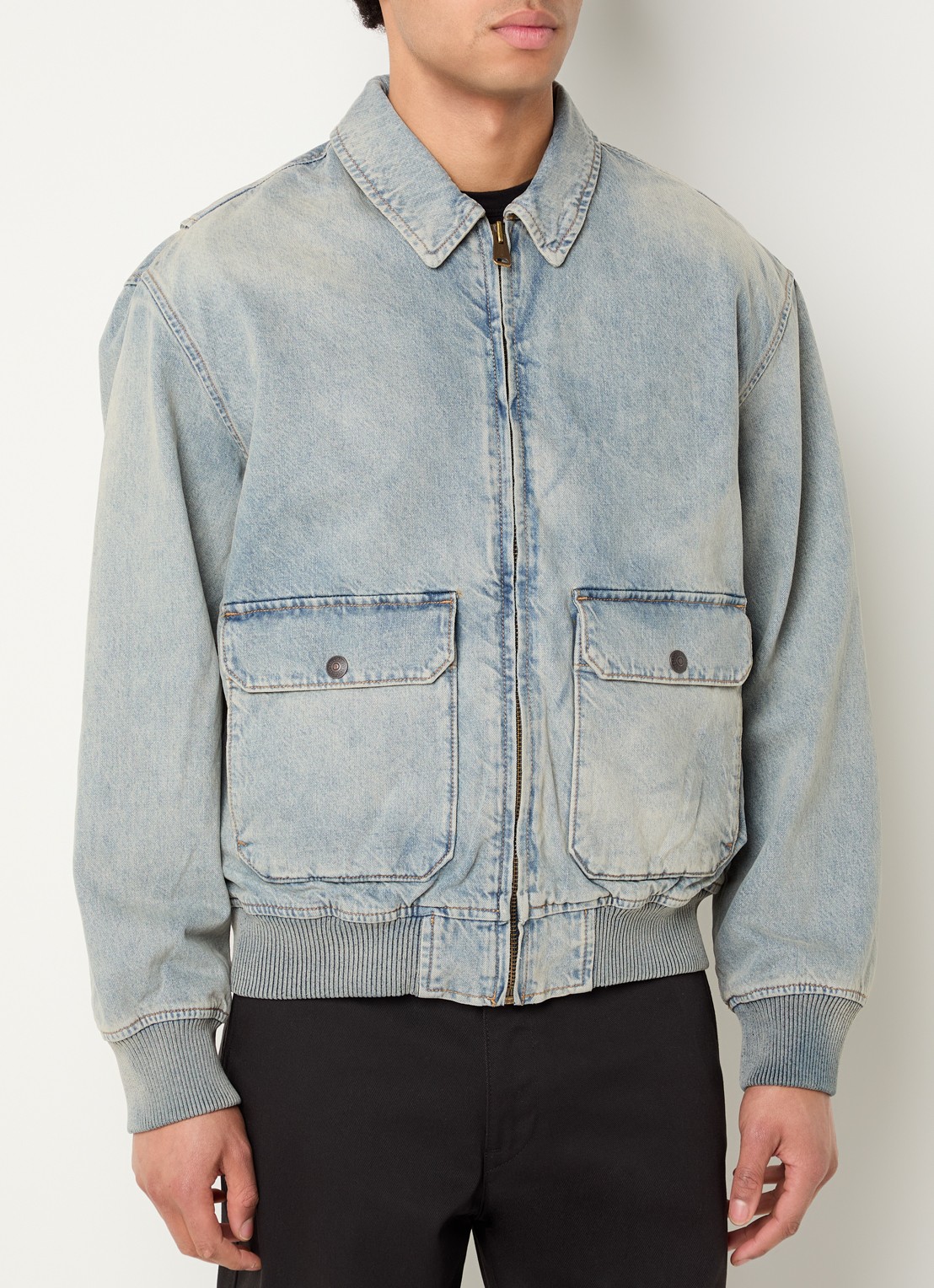 Levi's Cortland bomberjack van denim met klepzakken - detail 3 indigo