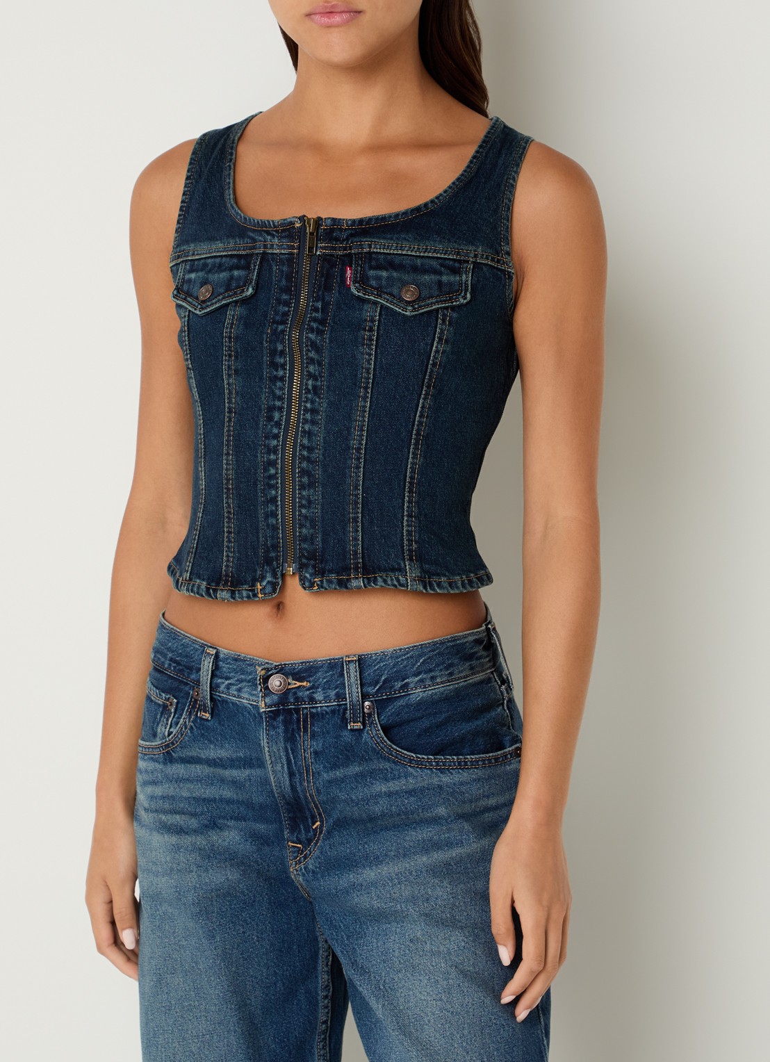 Levi's Cropped Gilet van denim met borstzakken - detail 3 indigo