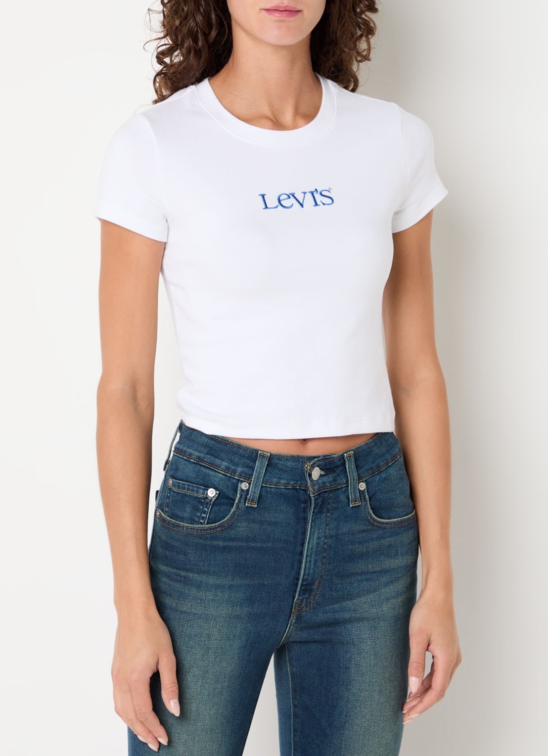 Levi's Cropped T-shirt met logoborduring - detail wit
