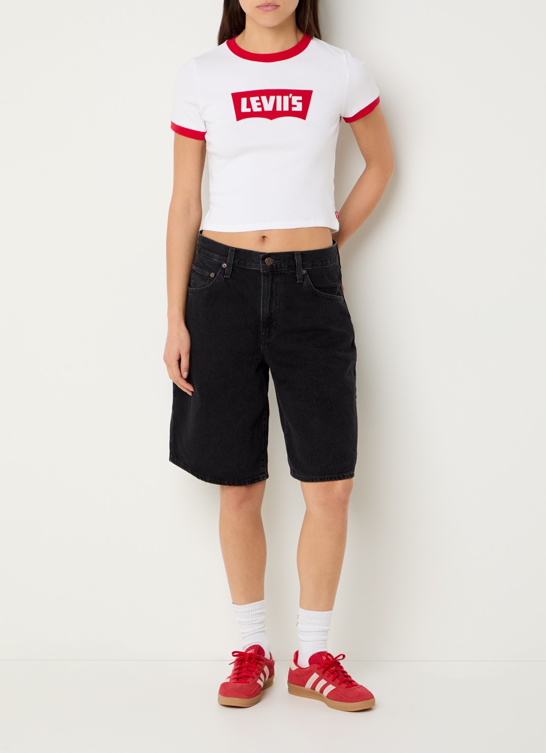 Levi's Cropped T-shirt met logoprint - voorkant 3 wit