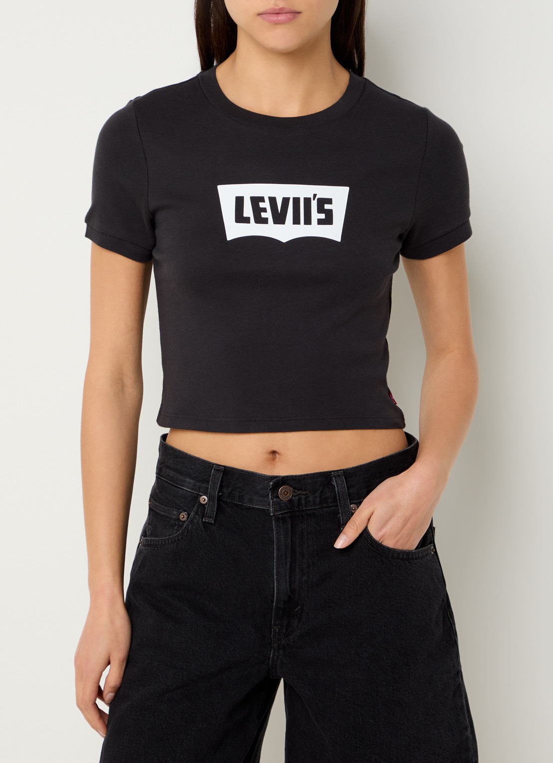 Levi's Cropped T-shirt met logoprint - detail zwart