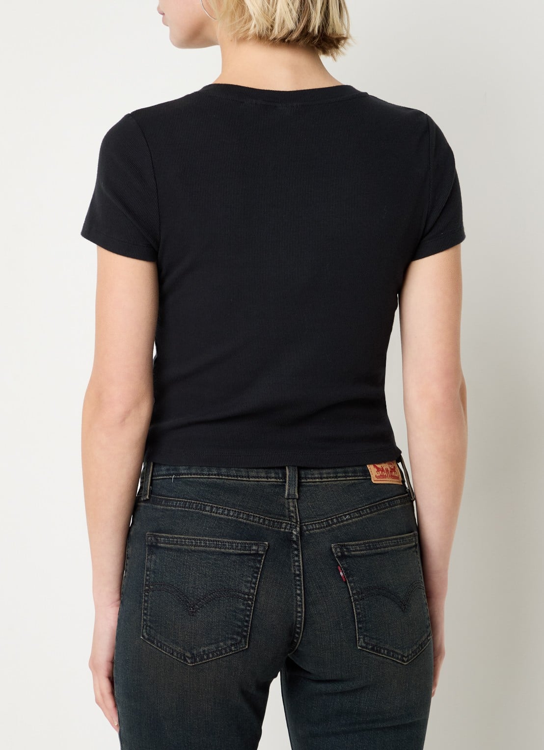Levi's Cropped T-shirt met ribstructuur en logo - achterkant 4 zwart