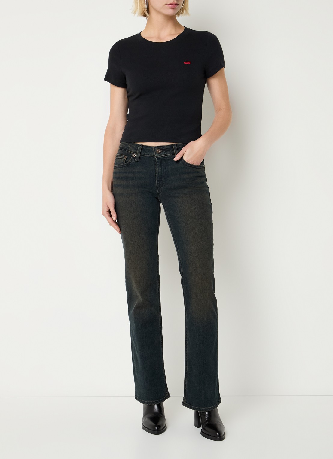 Levi's Cropped T-shirt met ribstructuur en logo - voorkant 3 zwart