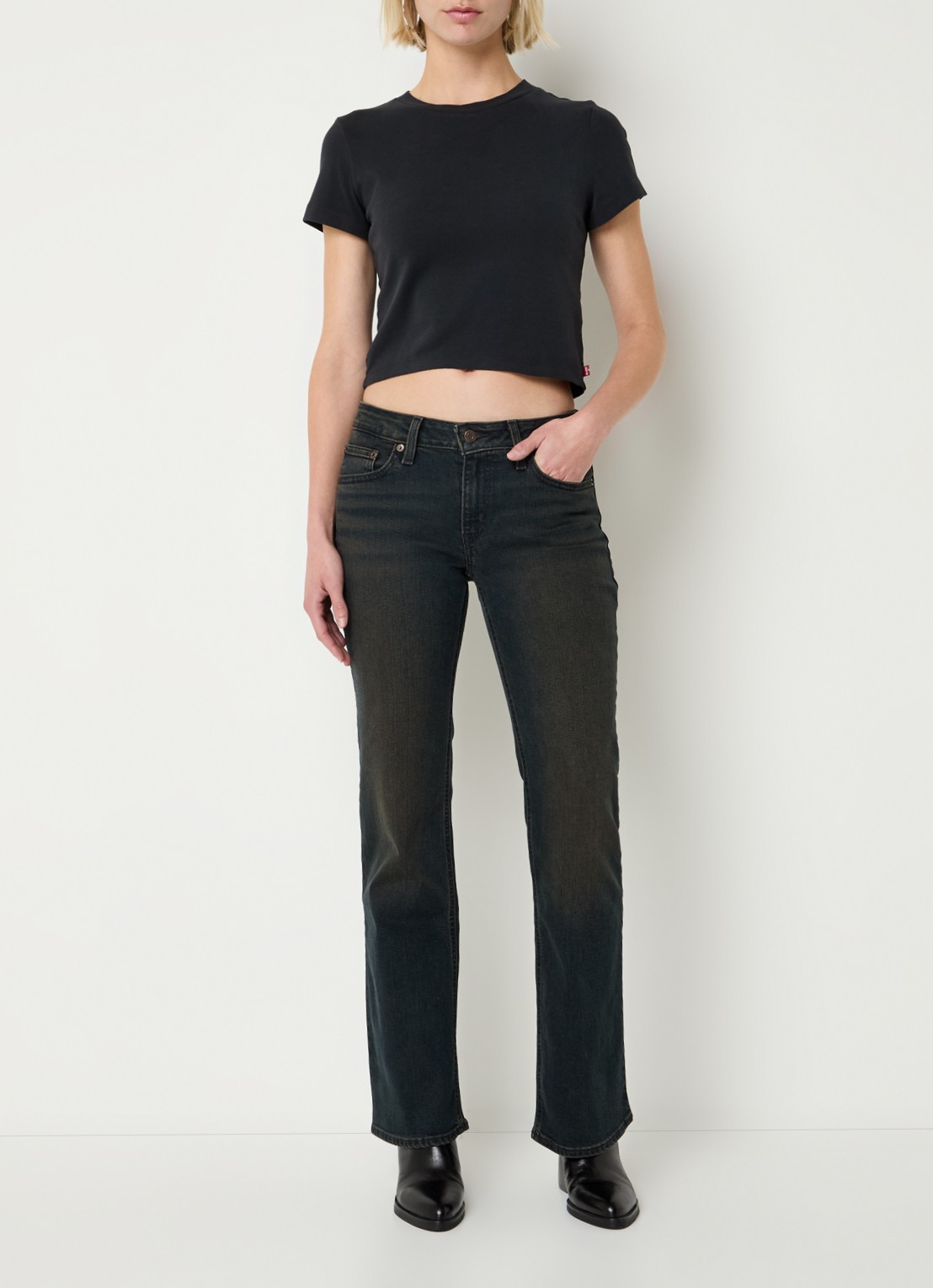 Levi's Cropped T-shirt met ronde hals - voorkant 4 zwart