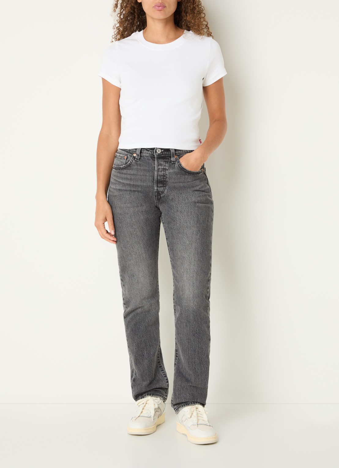 Levi's Cropped T-shirt met ronde hals - voorkant 2 wit