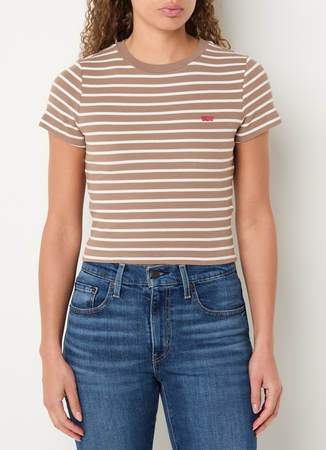 Levi's Cropped T-shirt met streepprint - detail 4 lichtbruin