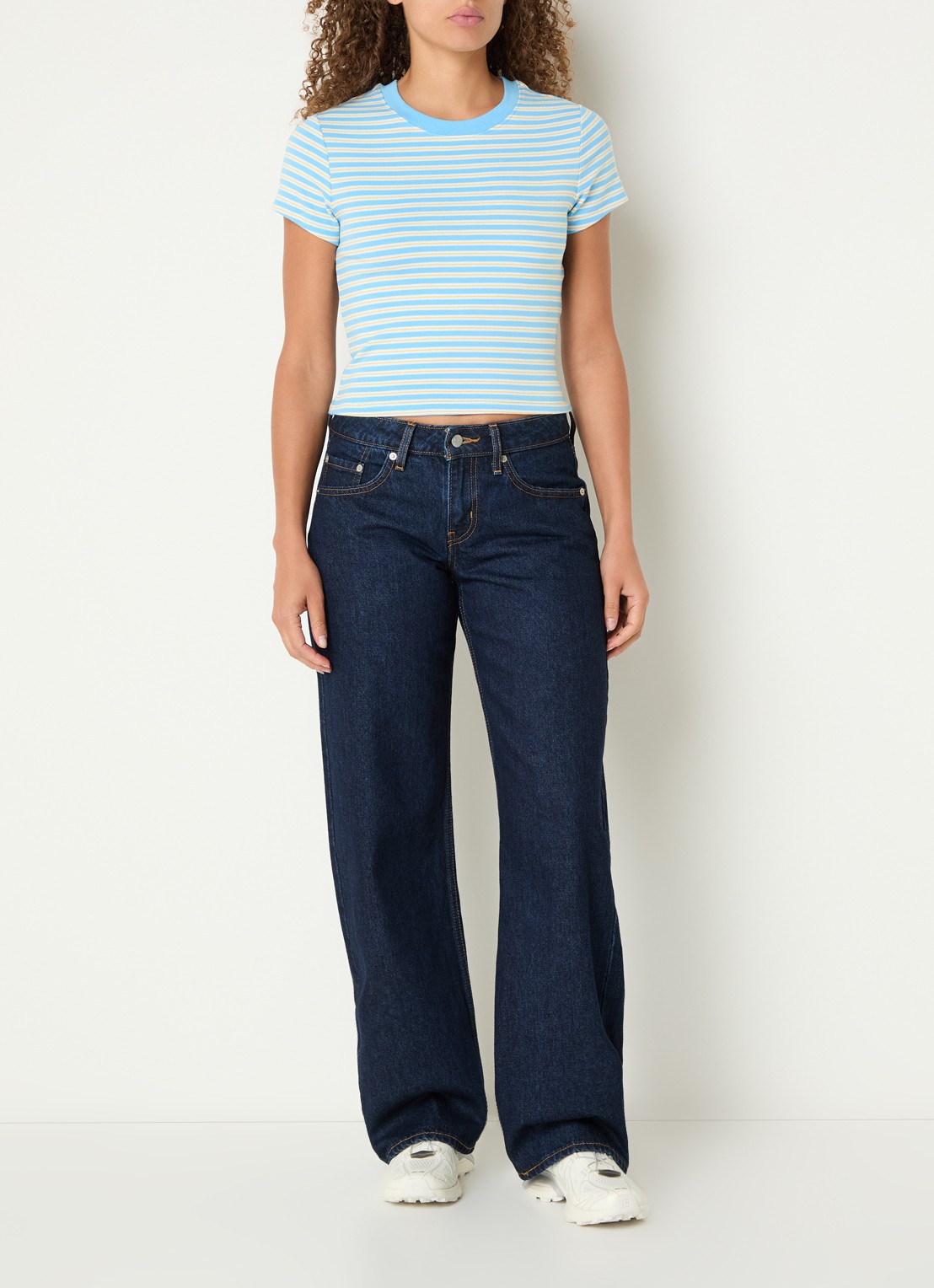 Levi's Cropped T-shirt met streepprint - voorkant 3 lichtblauw