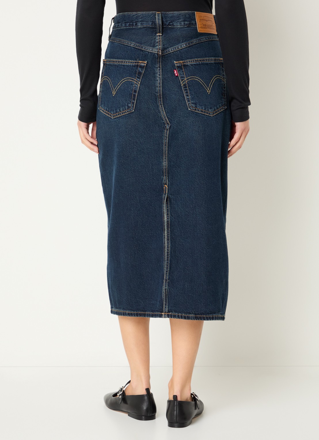 Levi's Decon midi spijkerrok met steekzakken en split - achterkant indigo