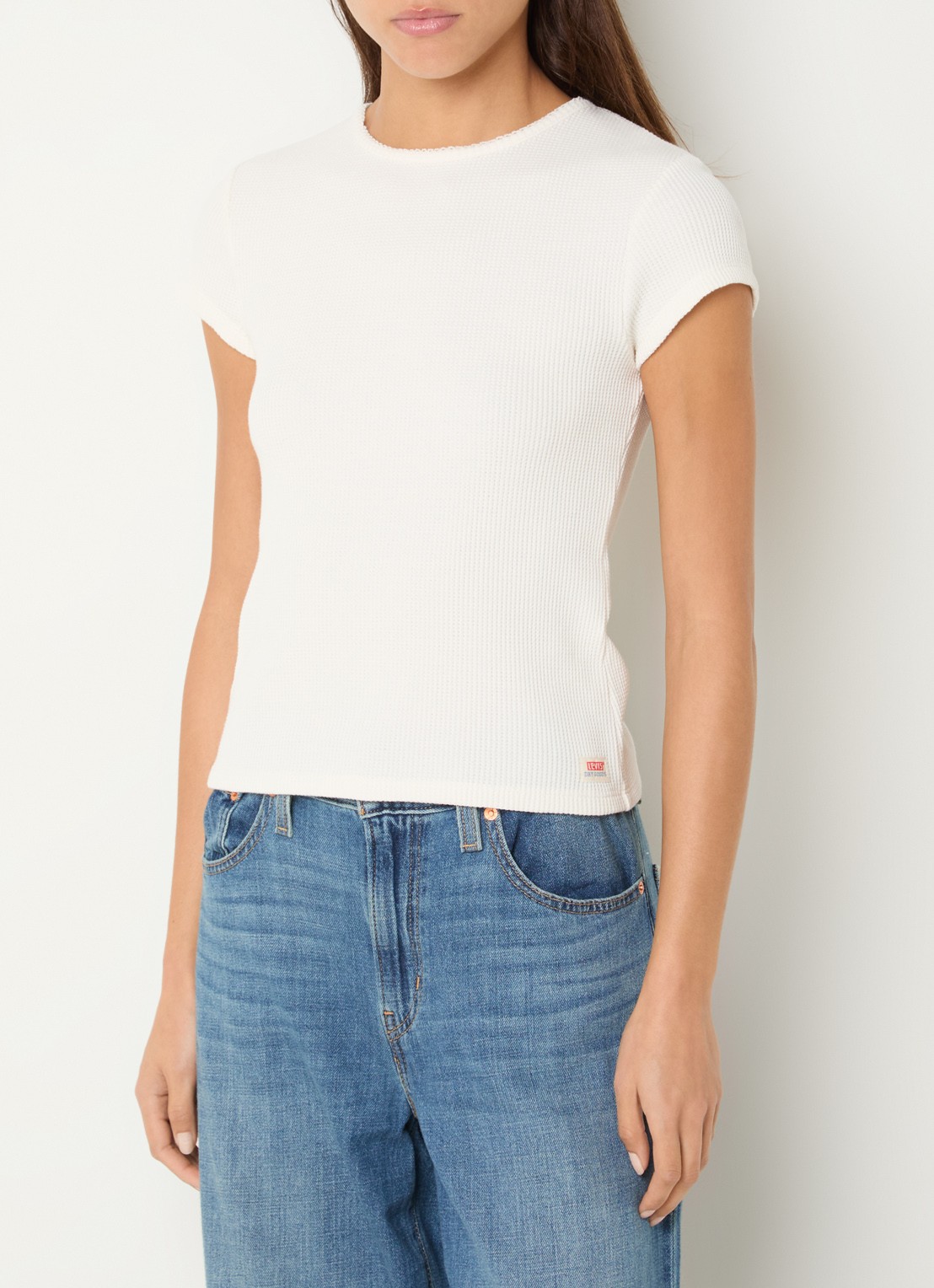 Levi's Dry Goods Waffle T-shirt met ribstructuur - detail 2 wit