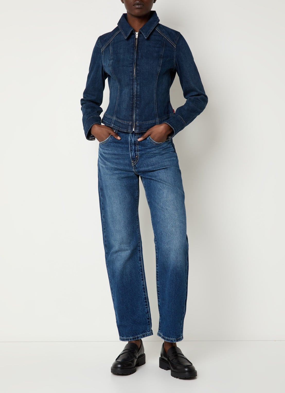 Levi's Easy Dad high waist straight leg jeans met medium wassing - voorkant 2 indigo