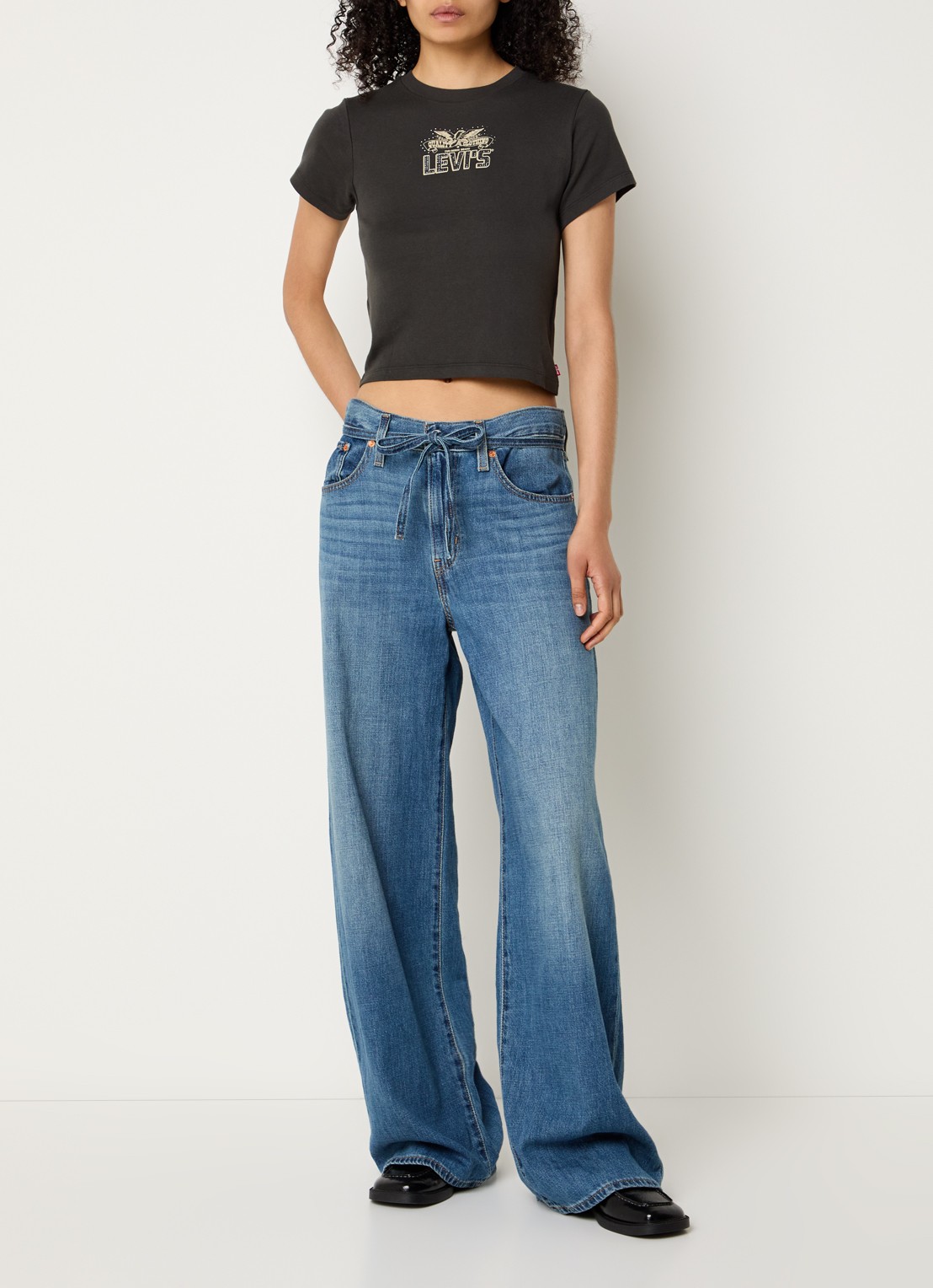 Levi's Essential cropped T-shirt met logo en strass - voorkant 3 antraciet