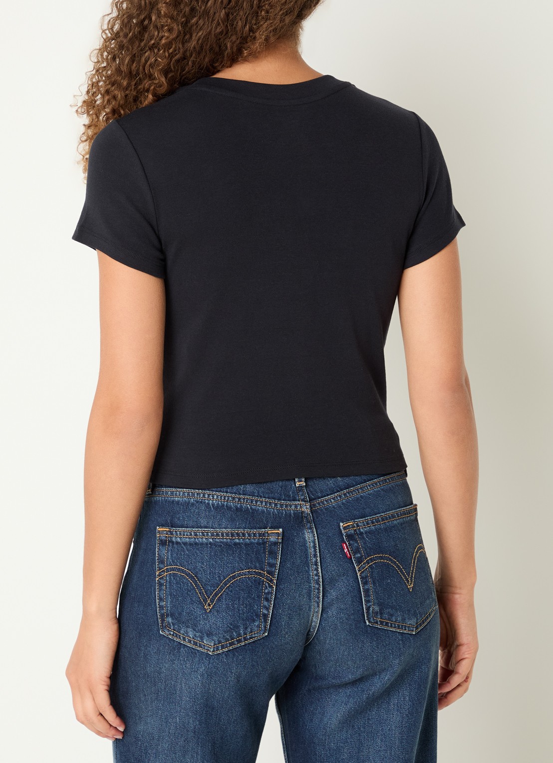 Levi's Essential cropped T-shirt met ronde hals - achterkant 3 zwart