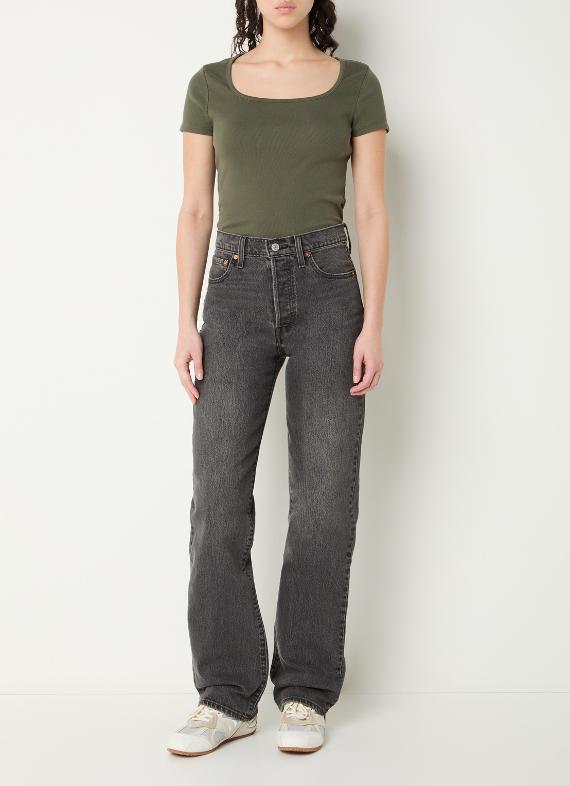 Levi's Essential ribgebreid cropped T-shirt - voorkant 2 bronsgroen