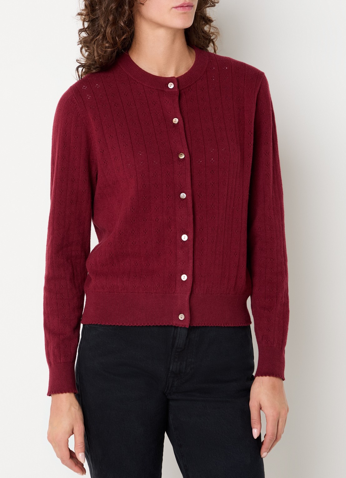 Levi's Fijngebreid vest met ronde hals - detail bordeauxrood