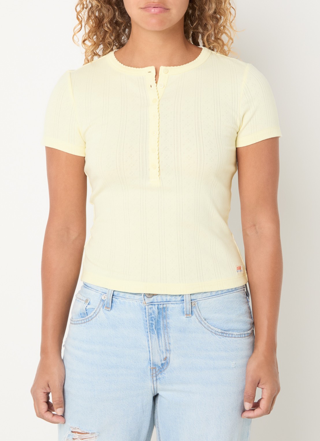 Levi's Fijngebreide crop top met opengewerkt dessin - detail 4 lichtgeel