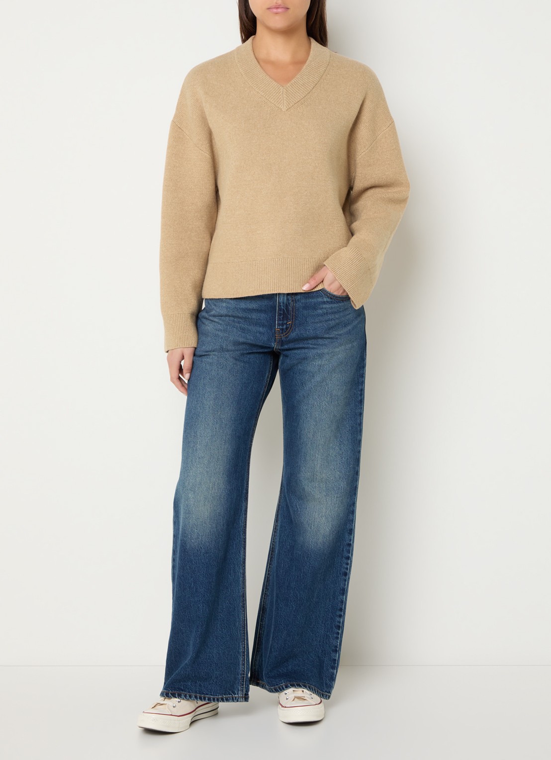 Levi's Fijngebreide trui met V-hals - voorkant 4 beige